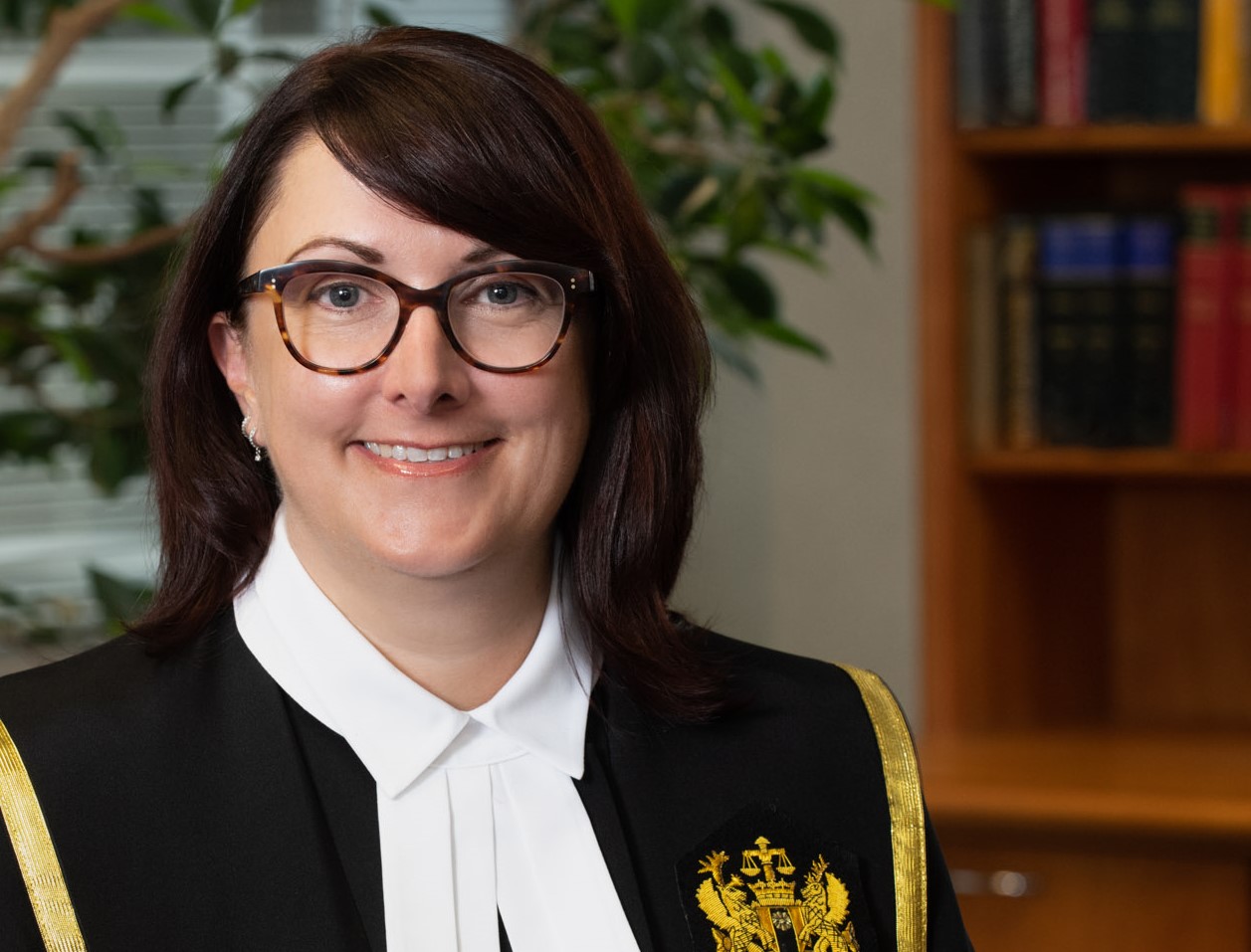L'honorable Mandy Aylen